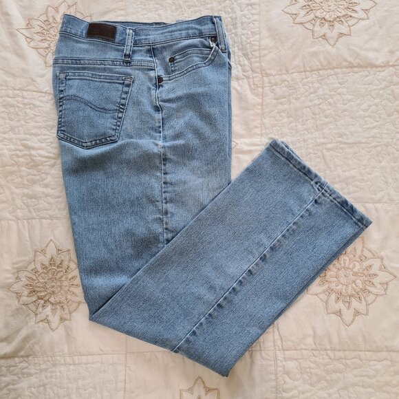 Lee Relaxed Fit At The Waist, Light Wash, Straight Leg Jeans, 6S - Picture 1 of 7